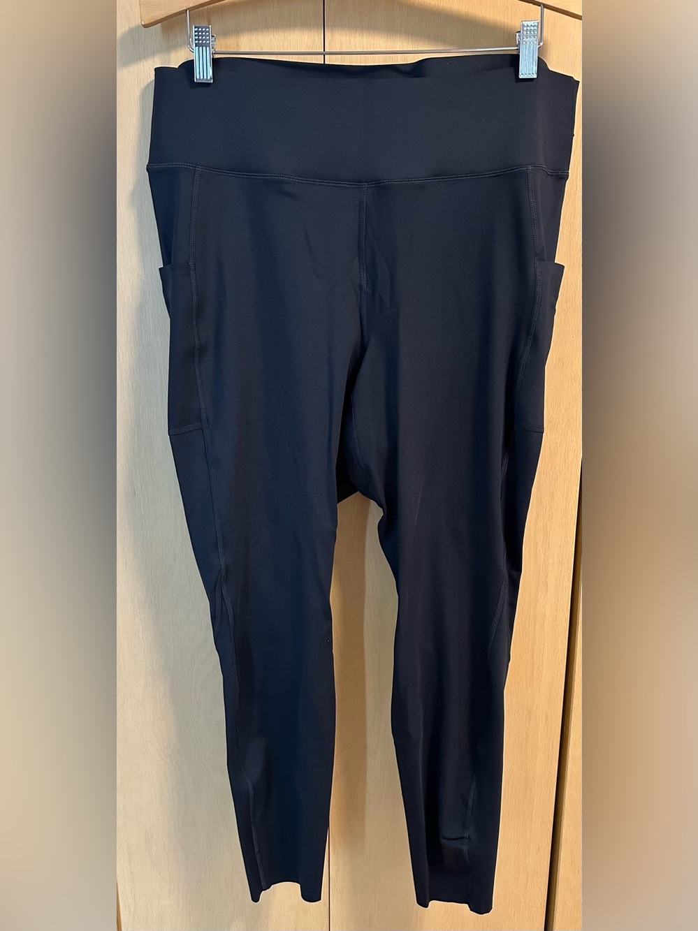 Phoenix Activewear Prague Pocket Leggings - NWT